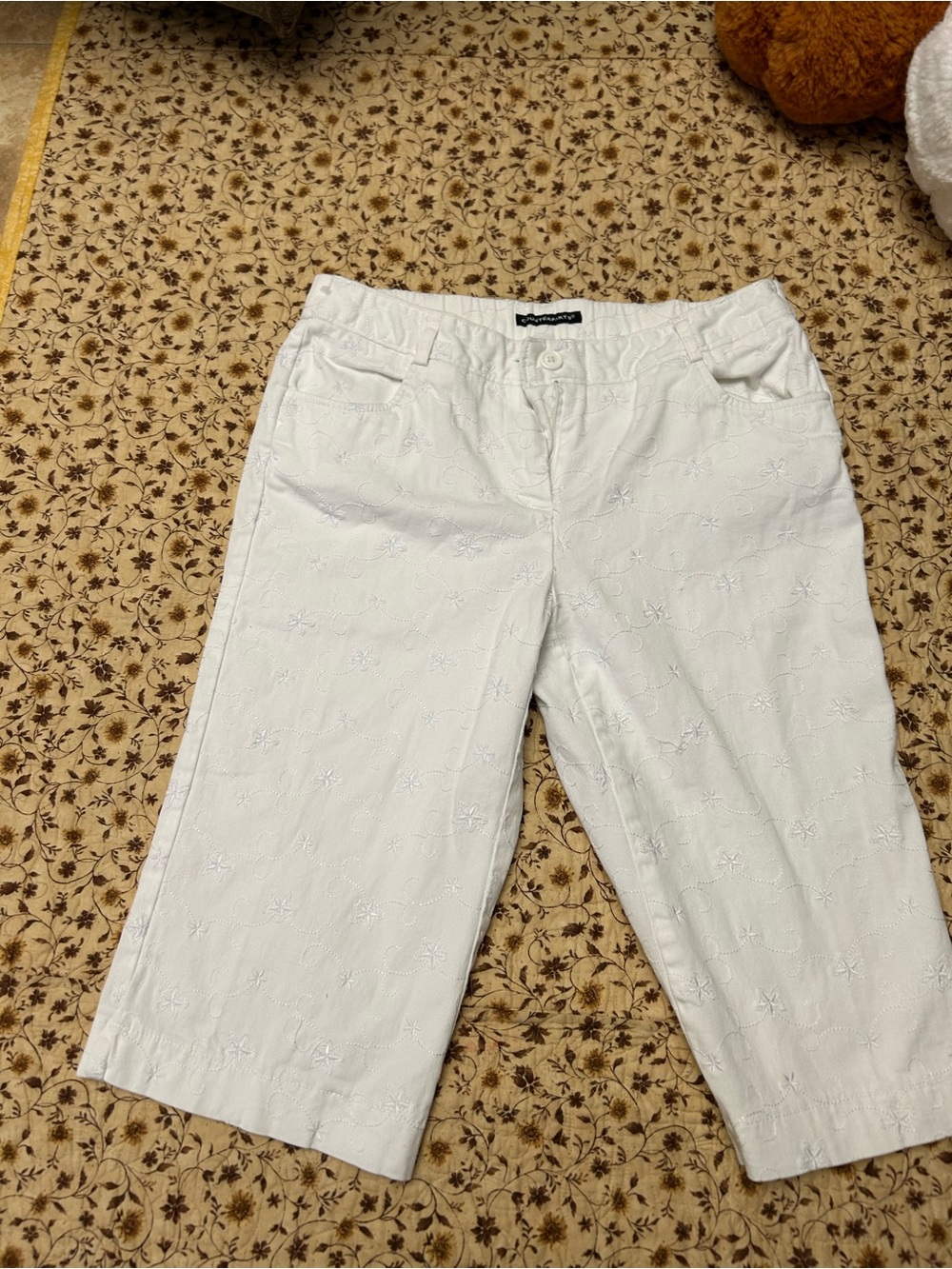 Counterparts White Embroidered Girls' Capri Shorts